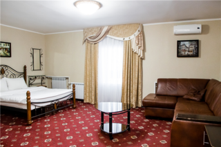 Гостиница Аквамарин Лениногорск Улучшенный номер с кроватью размера «king-size»-1