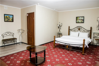 Гостиница Аквамарин Лениногорск Улучшенный номер с кроватью размера «king-size»-2